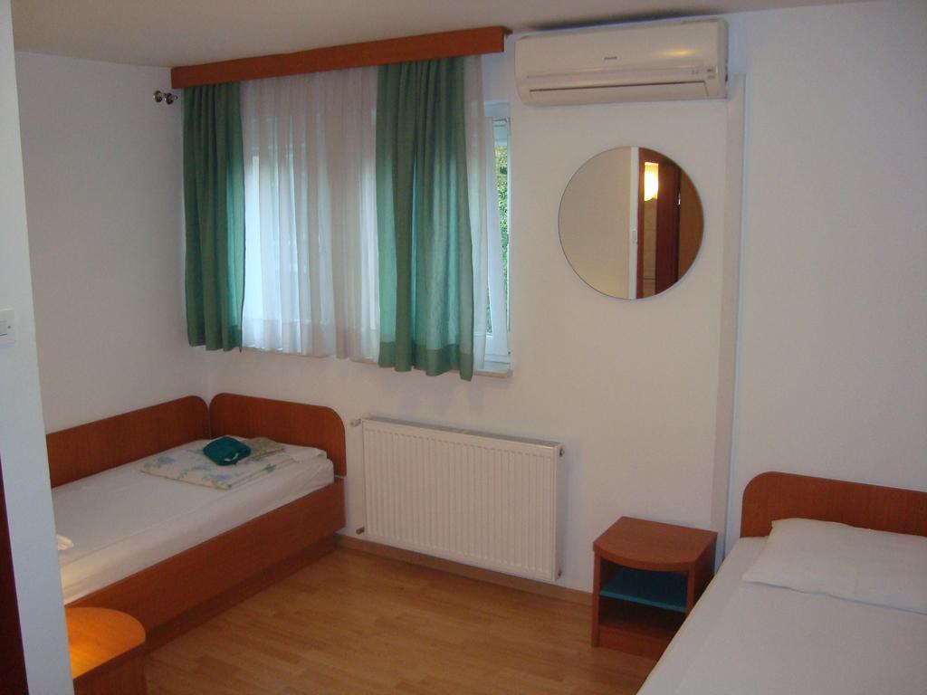 Guesthouse Koprivec Любляна Номер фото